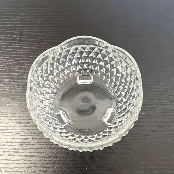 Small Round Vintage Footed Glass Dish / Bowl - Picture 2 of 3